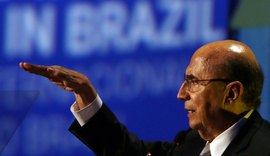 Henrique Meirelles diz a jornalistas que 'a economia brasileira vai bem'