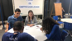 Sine Maceió orienta sobre currículos em feira de qualificação