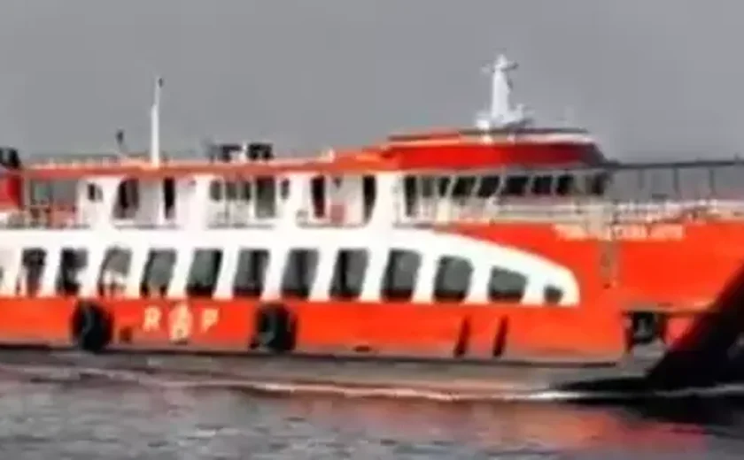 Barco afunda com 65 pessoas a bordo na Indonésia
