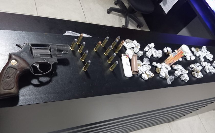 PM combate o tráfico e apreende drogas e três armas de fogo