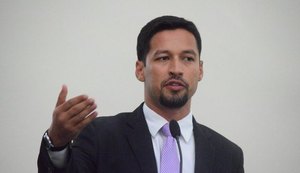 Eleito senador, Rodrigo decide por neutralidade