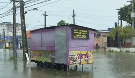 Chuva no Grande Recife: duas pessoas morrem após levar choque elétrico em avenida alagada