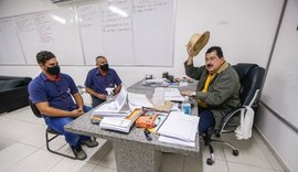 Gilberto Gonçalves assina ordem de serviço para reforma de praça em Rio Largo
