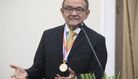 Alberto Rostand Lanverly é homenageado com a comenda Divaldo Suruagy