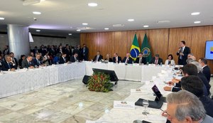 Vice-governador de Alagoas discute segurança nas escolas com presidente Lula