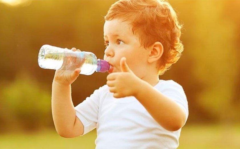 Saiba como prevenir desidratação infantil no verão 