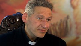 'Não sou um frustrado, namorei', revela Padre Marcelo Rossi