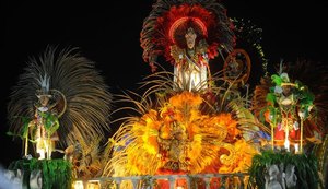 Estácio dá largada ao desfile do Grupo Especial, na Sapucaí