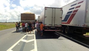 Caminhoneiros seguem com greve contra alta de preço do diesel em Alagoas