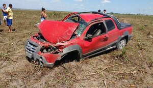 Capotamento de veículo causa a morte de duas pessoas em Atalaia