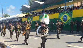 Milhares de pessoas acompanham desfile do 7 de Setembro na Avenida da Paz, em Maceió
