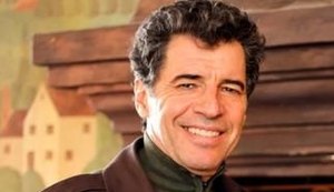 Ator Paulo Betti é acusado de racismo por colegas de trabalho da Globo