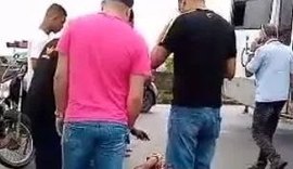 Jovem de 19 anos é encaminhado para HGE após ficar ferido em colisão entre moto e ônibus