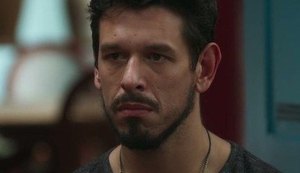 'Espelho da Vida': Alain esconde de Cris segredo sobre Gustavo Bruno
