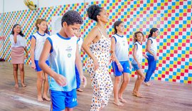 Aulas de música e dança estimulam aprendizado de alunos de escola municipal