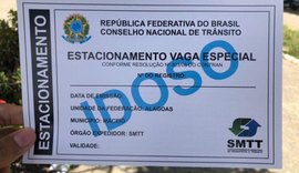 Credenciais de estacionamento para idosos e pessoas com deficiência são emitidas de graça