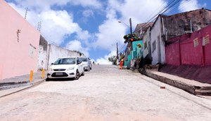 Após obras, Rua Dr. Ambrósio Lyra, no Farol, está liberada para veículos