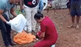 Avó é presa por abandono de bebê com pé e orelha amputados em MG; mãe adolescente é apreendida
