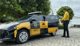 DMTT realiza entrega domiciliar de placas perdidas durante as chuvas em Maceió