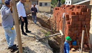 Prefeito de Santana do Mundaú vistoria obras do Centro Municipal de Educação Infantil