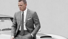 Ator de 007 leiloa tradicional Aston Martin do personagem para caridade