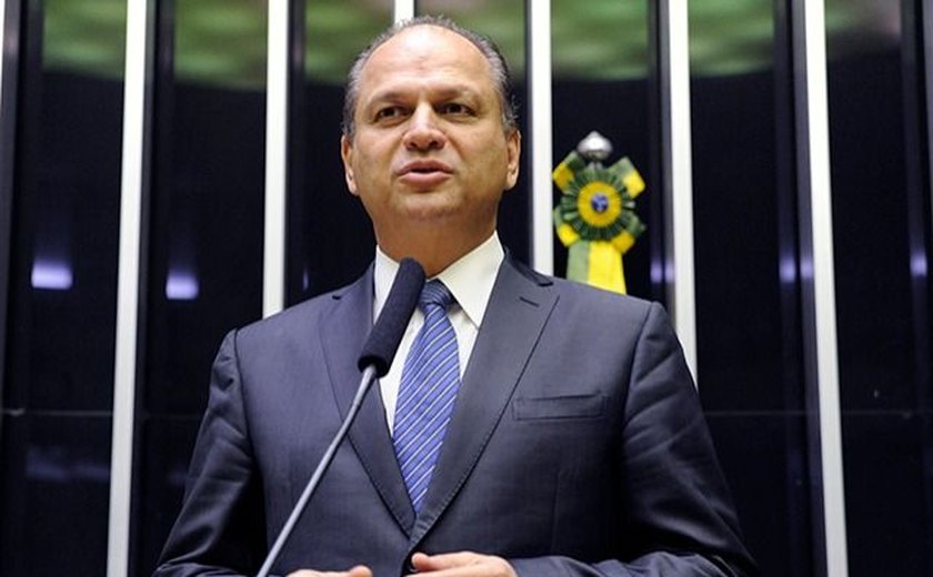 Líder do governo cita número de mortes e diz que situação do país 'é até confortável'