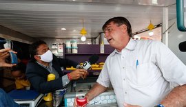 “O certo é tirar de circulação”, diz Bolsonaro sobre jornais e sites que o criticam