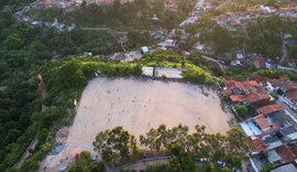 Agora com infraestrutura nas grotas, bairro de Santo Amaro celebra vida com irreverência