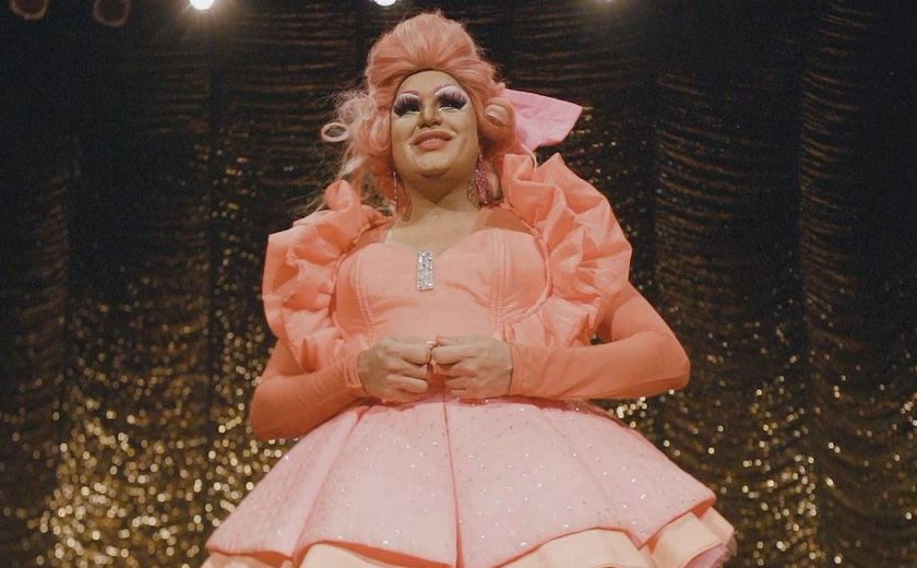 Paty Maionese é estrela do 2º vídeo do Teatro Deodoro é o Maior Barato Edição Especial