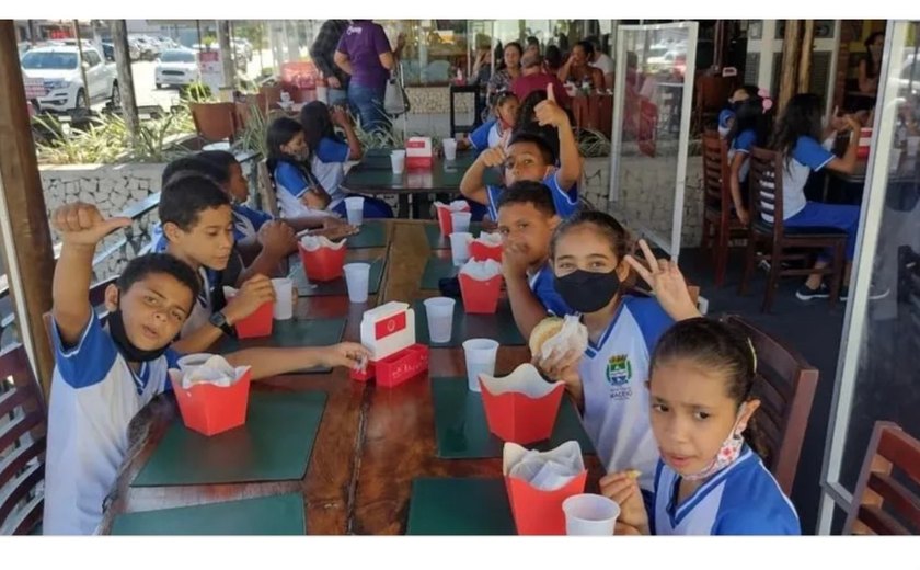 Abrasel e Filé do Zezé garantem festa para crianças de escolas da rede municipal