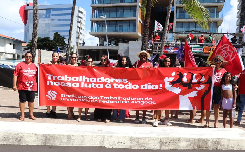 Manifestação na orla marca Dia do Trabalhador