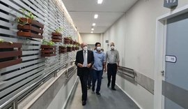 Santa Casa de Maceió recebe visita do senador Rodrigo Cunha