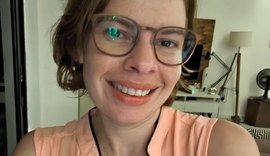 Professora da Ufal concorre a prêmio do TikTok com romance LGBT