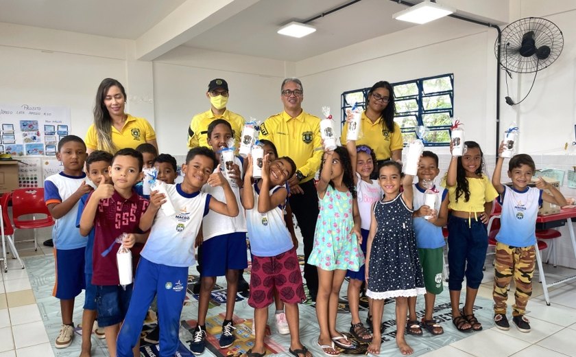 Educadores do DMTT promovem ação educativa em alusão ao Dia das Crianças