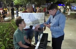 Pianista de 13 anos faz sucesso no Parque do Centenário