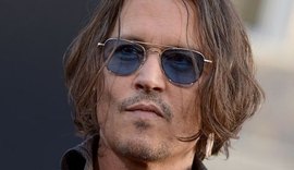 Depp é processado por dar soco em membro da equipe durante gravação