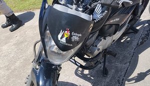 Moto roubada é recuperada após dupla ser detida na Jatiúca