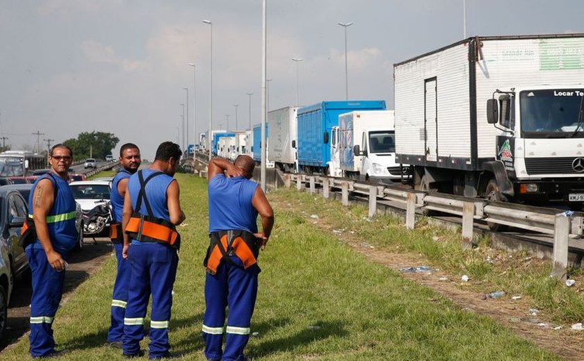 Michel Temer entra com ação no STF para desbloquear rodovias do país