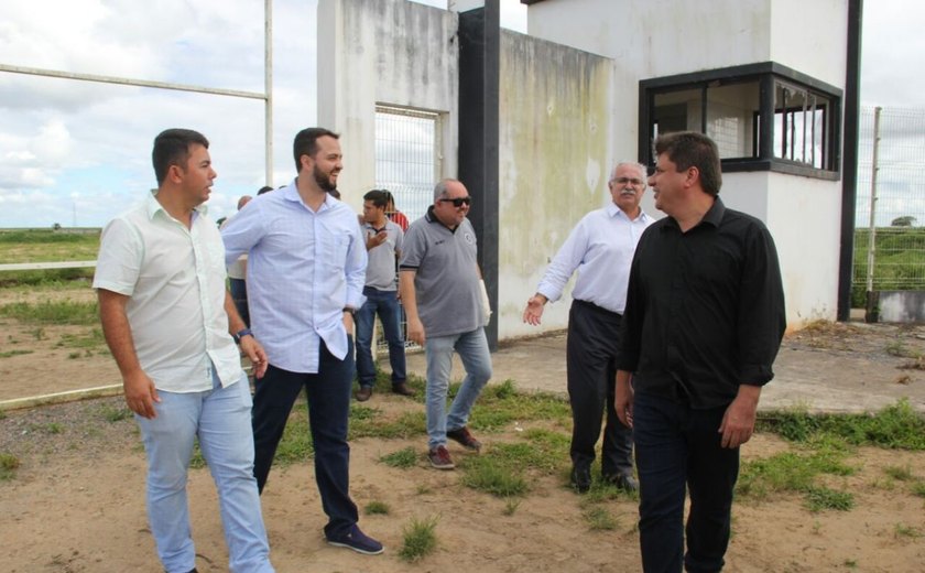 Vereadores acompanham prefeito Rogério Teófilo em visita ao CT do ASA