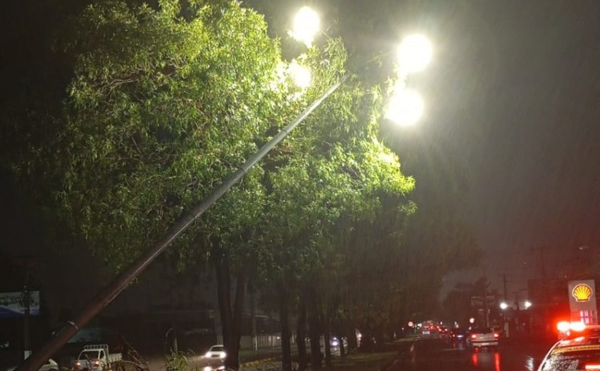Prefeitura de Maceió recupera equipamentos de iluminação pública danificados pelas chuvas
