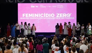 Desfile das Campeãs do carnaval carioca tem ação contra feminicídio