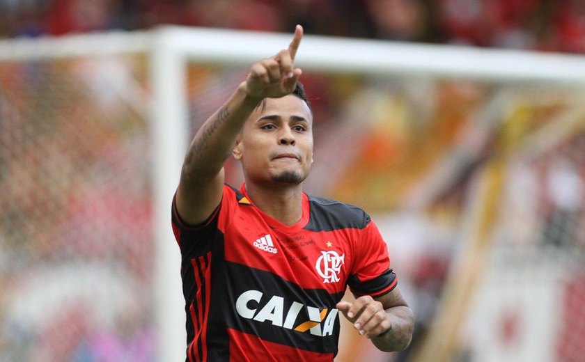 Flamengo vence Cruzeiro e segue na cola pela Libertadores