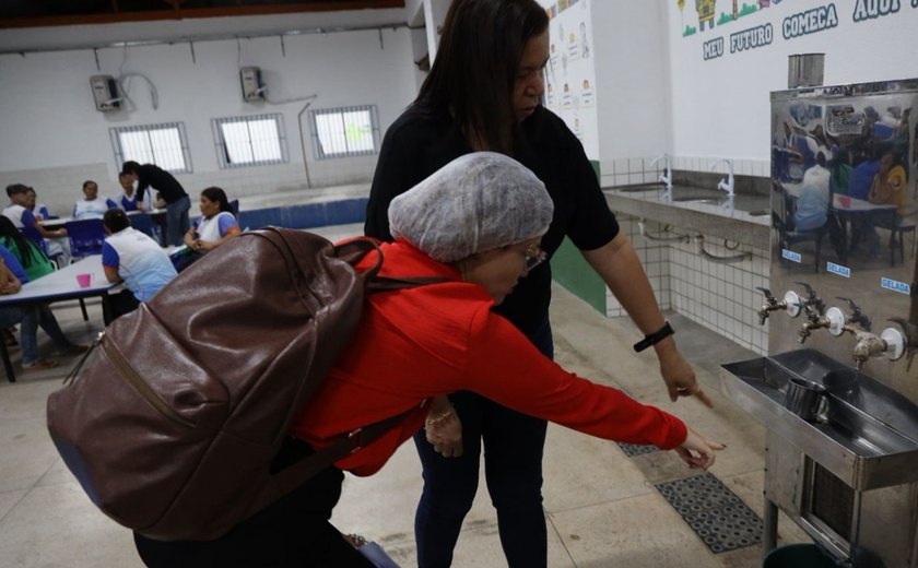 Escola em Maceió é flagrada sem água potável e sem professores de várias disciplinas