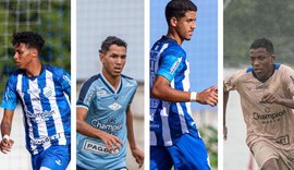 Destaques do Sub-17 assinam contratos profissionais com o CSA