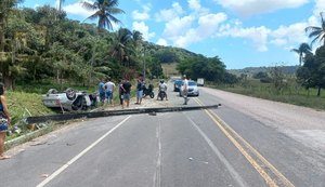 Sem final feliz: mulher morre e esposo fica ferido em acidente de carro na volta da lua de mel