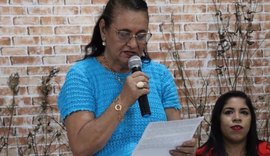Na Bienal, Dona Bastinha, a escritora maribondense estará lançando mais dois livros de sua autoria