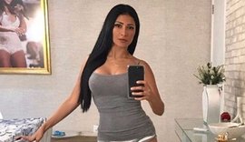 Simaria rouba a cena com selfie de short mínimo e blusa decotada