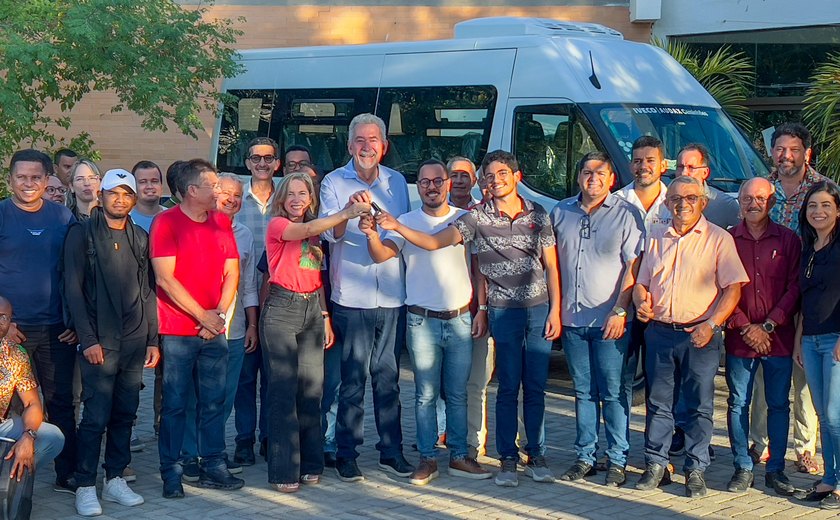 Deputado Paulão fortalece a UFAL Sertão com a entrega de novo veículo