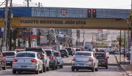 Obras de reparo asfáltico interditam novo trecho da Avenida Gustavo Paiva nesta segunda (10)