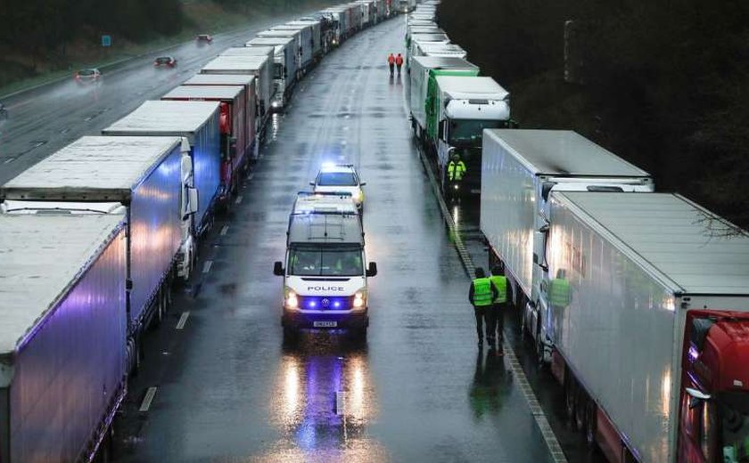 Reino Unido: corrida a postos seca 90% das bombas de combustível